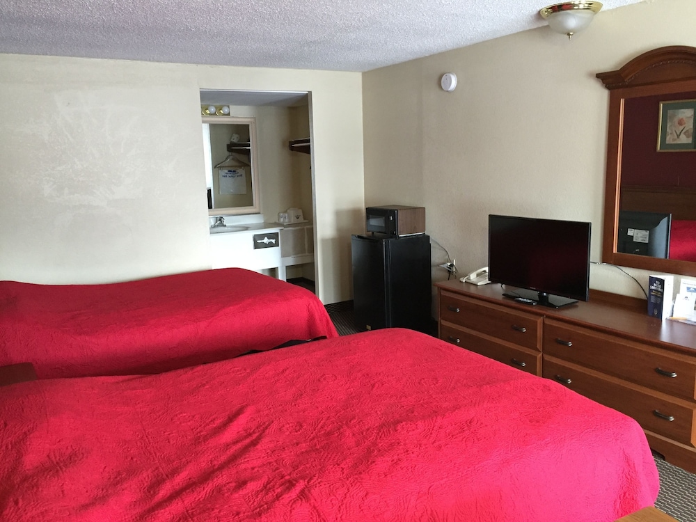 Standard Room, 1 King Bed, Non Smoking photo 3