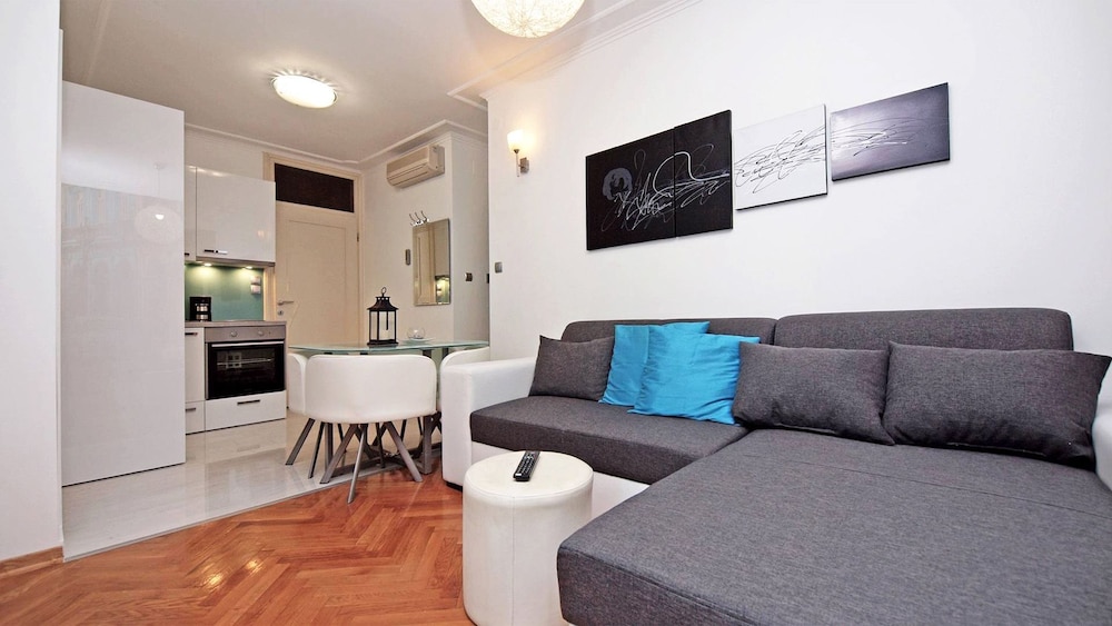Apartment (A5)