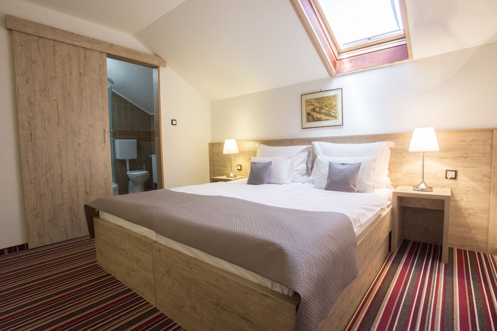 Standard Double Room - Photo 1