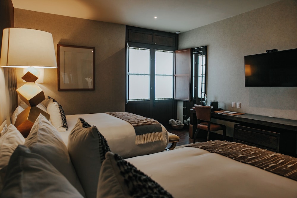 Junior Double Room, 2 Queen Beds, Vineyard View