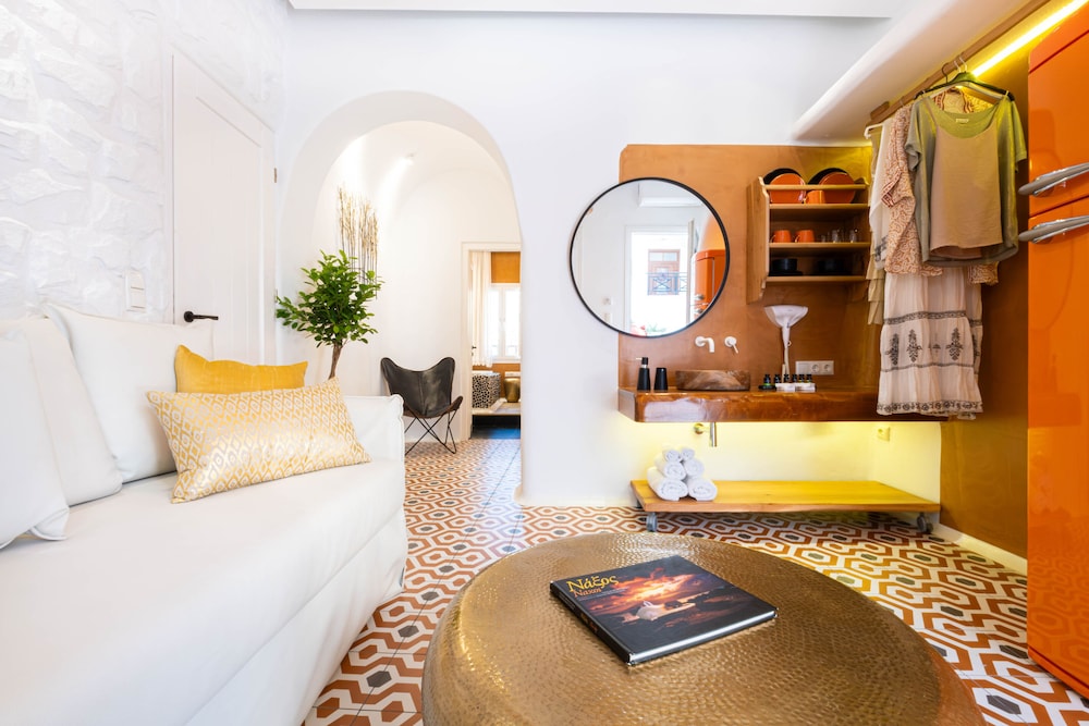 Premium Suite, Jetted Tub (Helios)