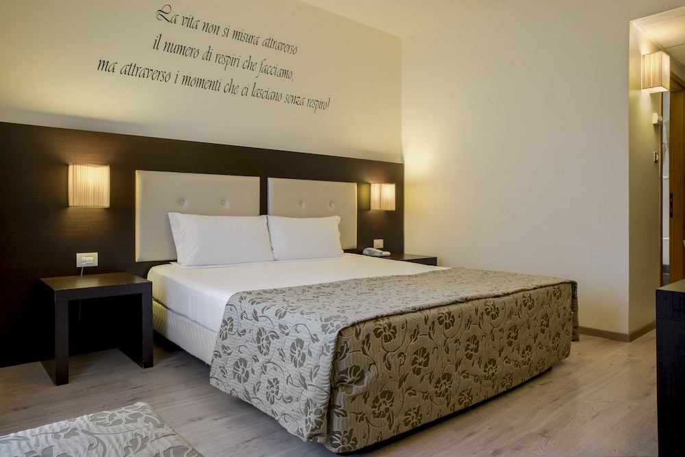 Standard Double Room Single Use - Photo 1
