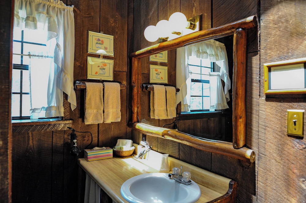 Cabin 4 photo 2