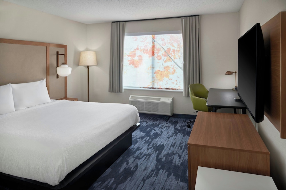 Room, 1 King Bed (Hearing Accessible) - Photo 1