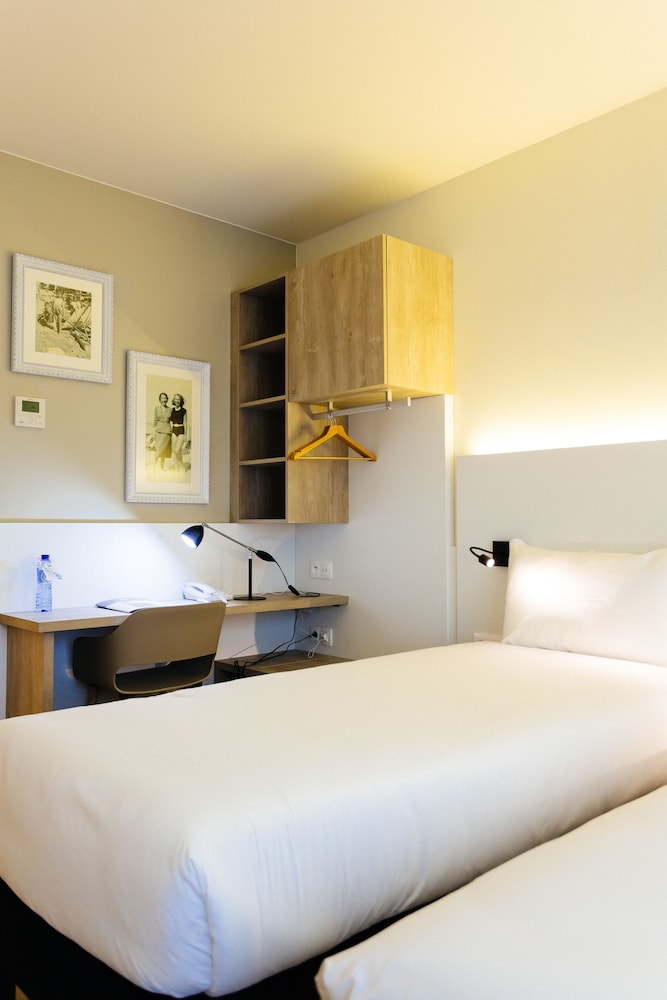 Classic Twin Room, 2 Twin Beds photo 2