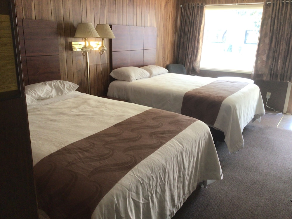 Standard Room, 1 King Bed, Smoking photo 2