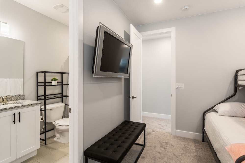 Townhome, 5 Bedrooms photo 2