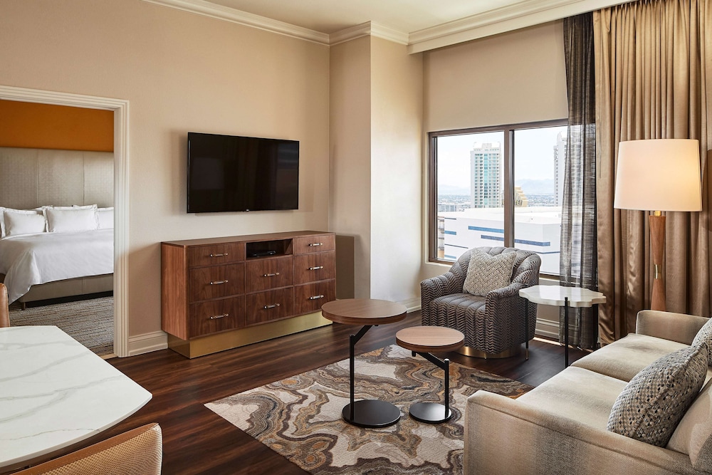 Suite, 1 King Bed with Sofa bed, Accessible (Hearing) - Photo 5