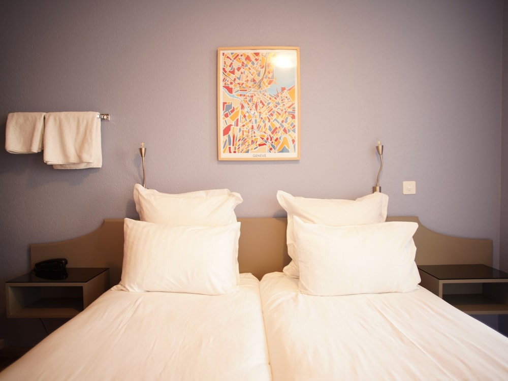 Standard Double or Twin Room, Private Bathroom photo 3