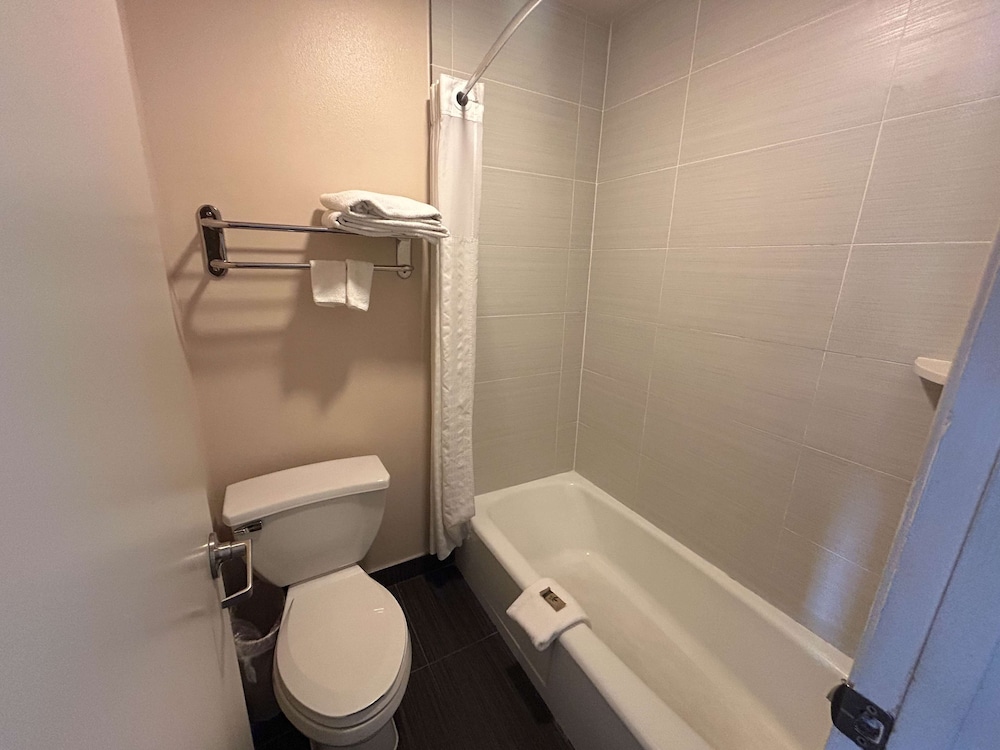 Standard Room, 2 Double Beds, Non Smoking, Refrigerator & Microwave - Photo 2
