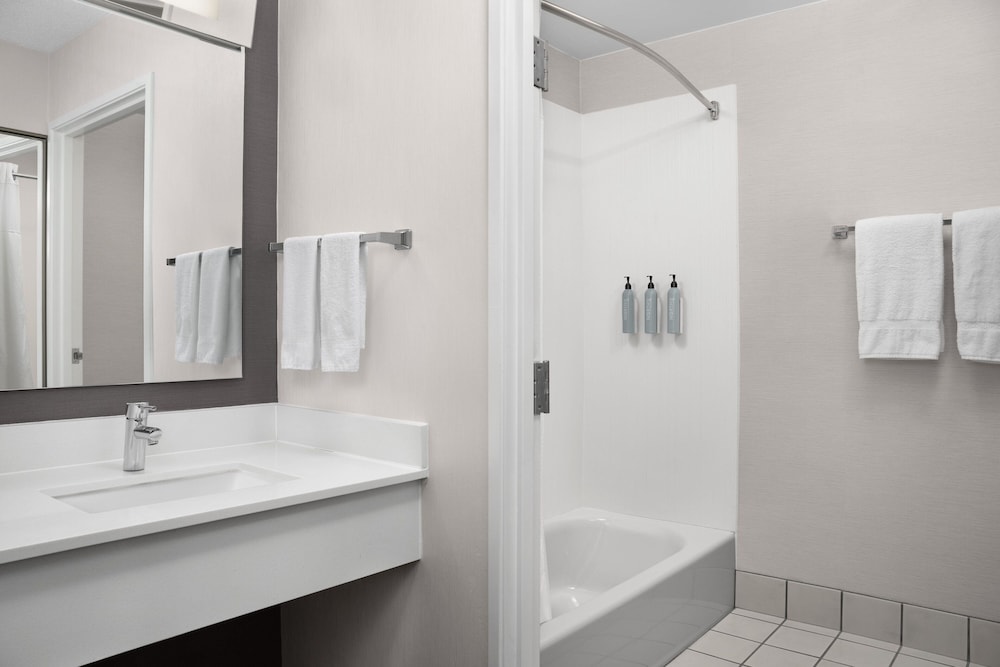 Room, 2 Queen Beds (Hearing Accessible) - Photo 5