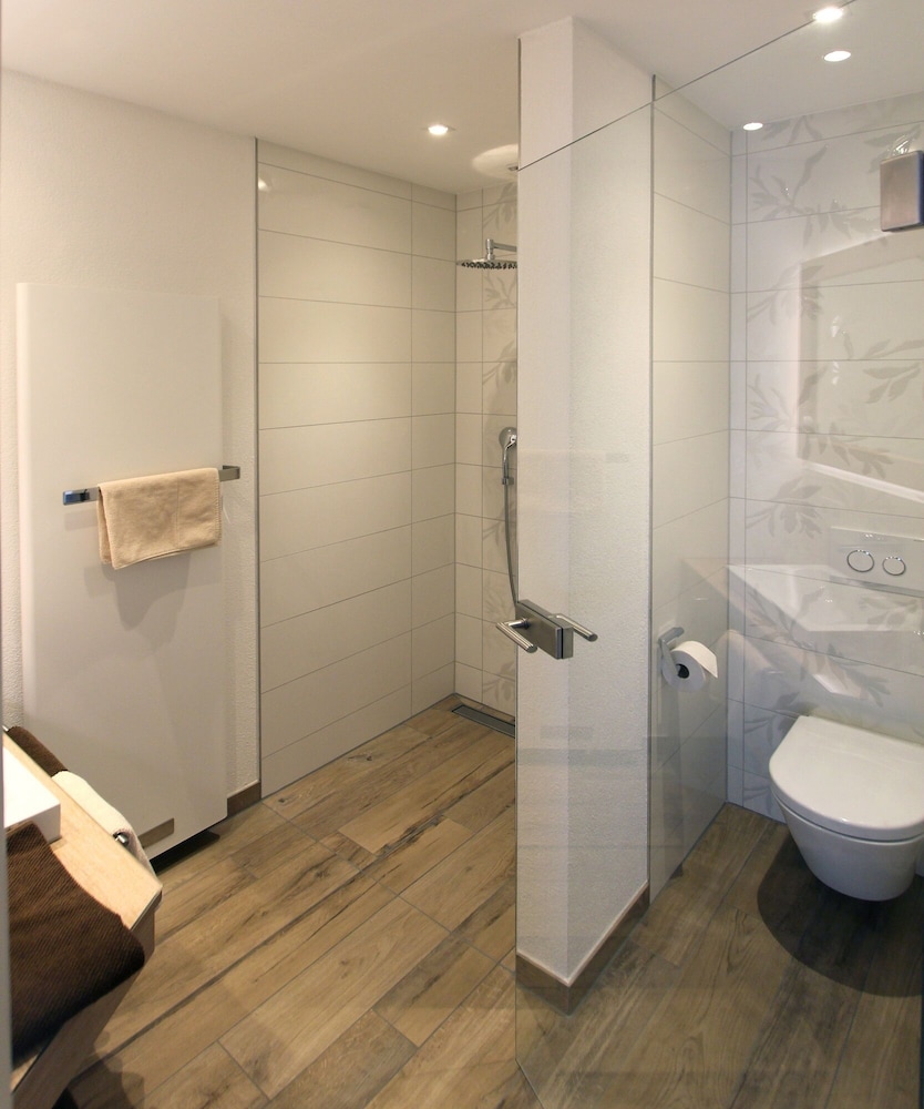 Comfort Double Room, Accessible, Ensuite - Photo 5