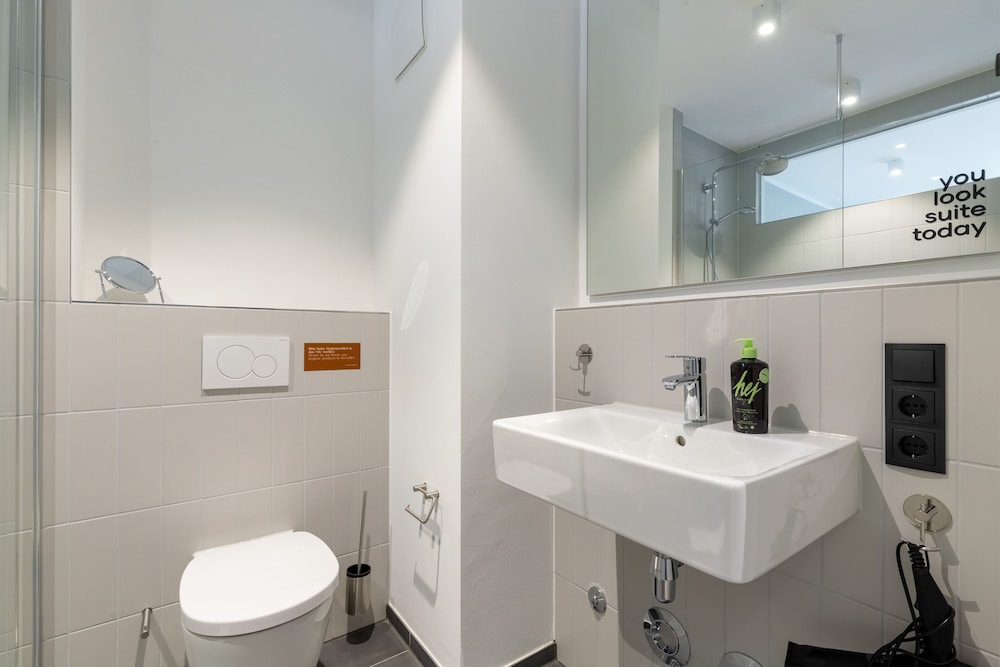 Suite M with Terrace - Photo 18
