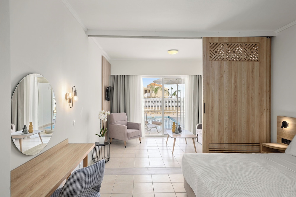 Superior Family Room Sharing Pool