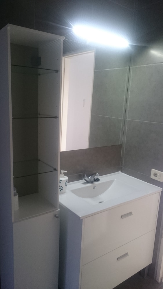 Standard Room, 2 Twin Beds - Photo 11