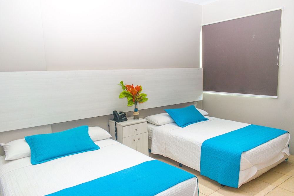 Family Quadruple Room, 2 Double Beds, Private Bathroom photo 2