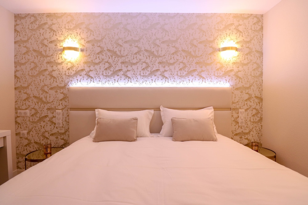 Deluxe Room - Photo 3