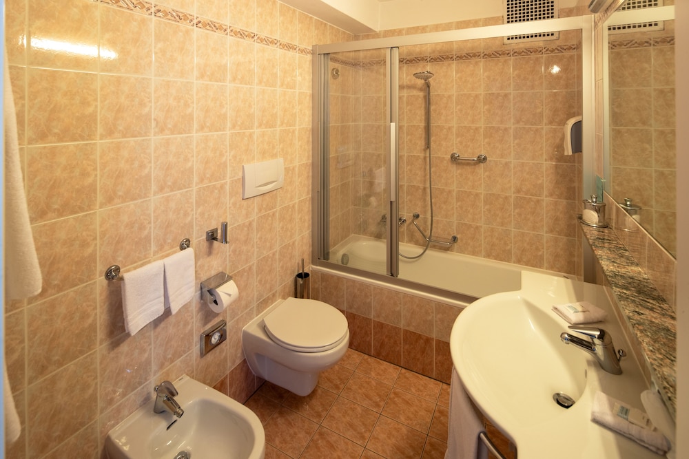 Overview Suite, Balcony, Lake View photo 2
