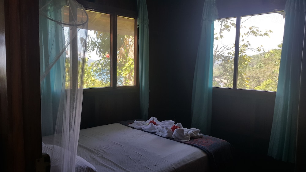 Traditional Double Room, 1 Bedroom, Private Bathroom, Oceanfront photo 3