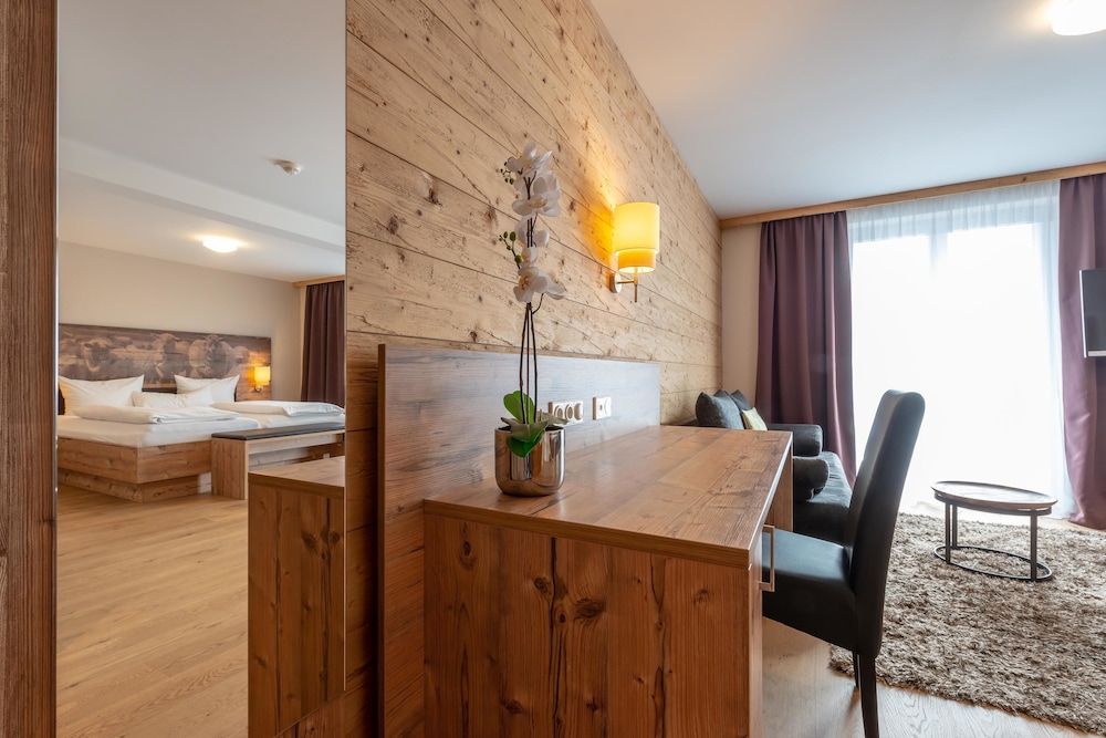 Junior Suite Superior Plus with Balcony photo 3