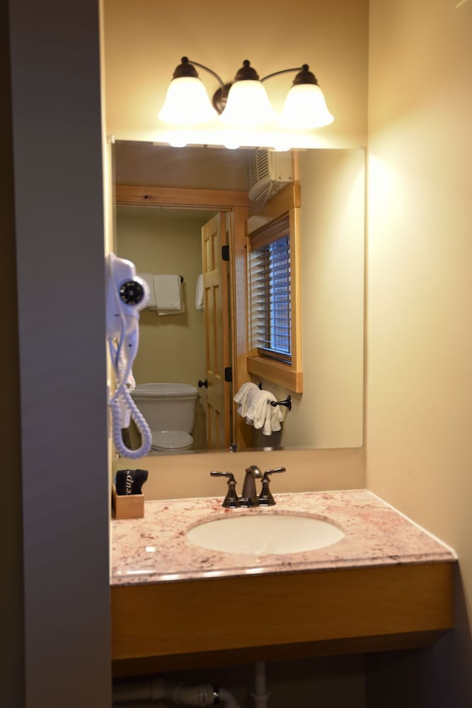 Deluxe Room, 2 Double Beds, Mountain View (Not Pet Friendly) photo 3