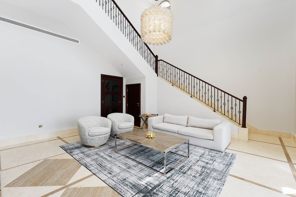 Villa photo 3