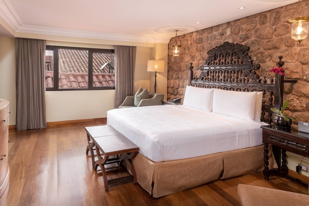 Suite, 1 King Bed, Mountain View - Photo 2