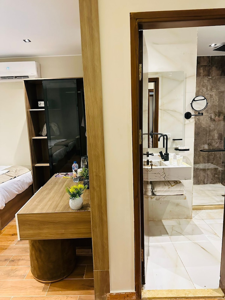 Deluxe Triple Room photo 2