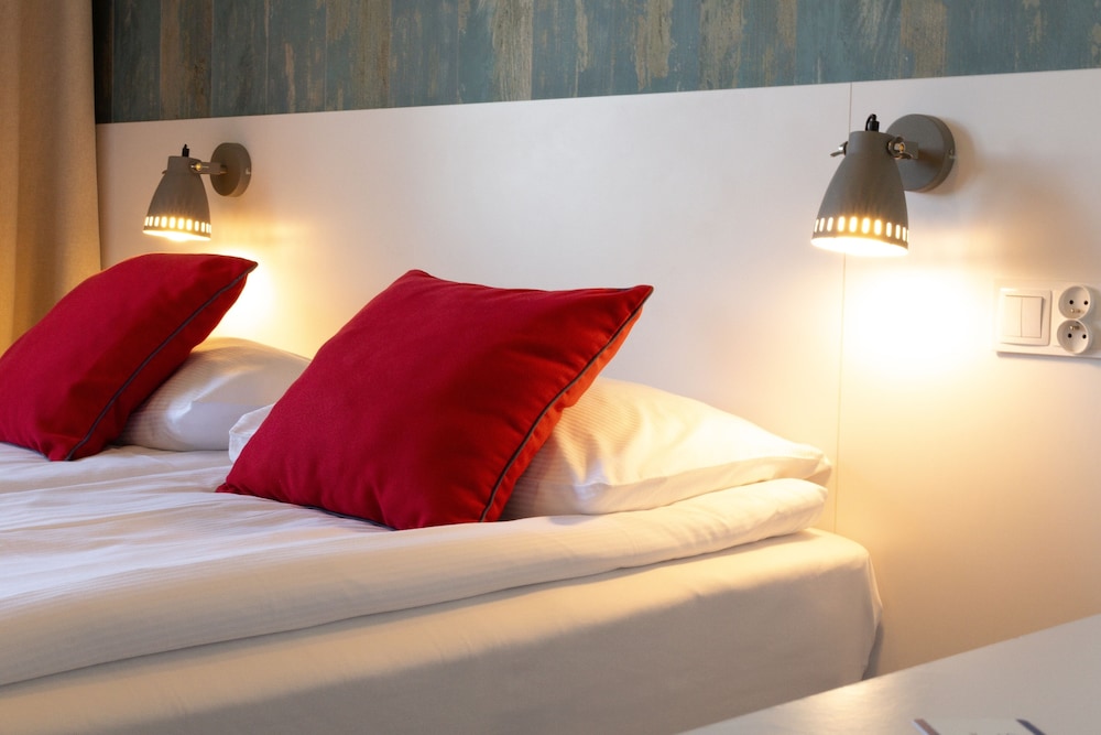 Deluxe Double Room thumbnail 5
