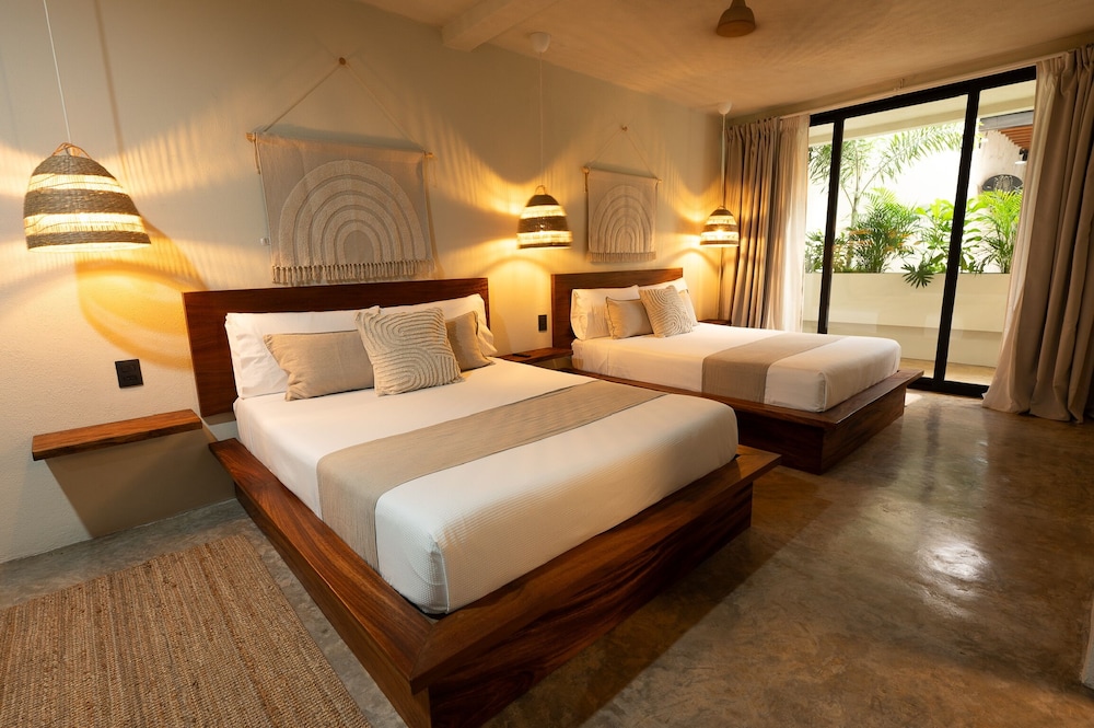 Double Room, 2 Queen Beds, Balcony