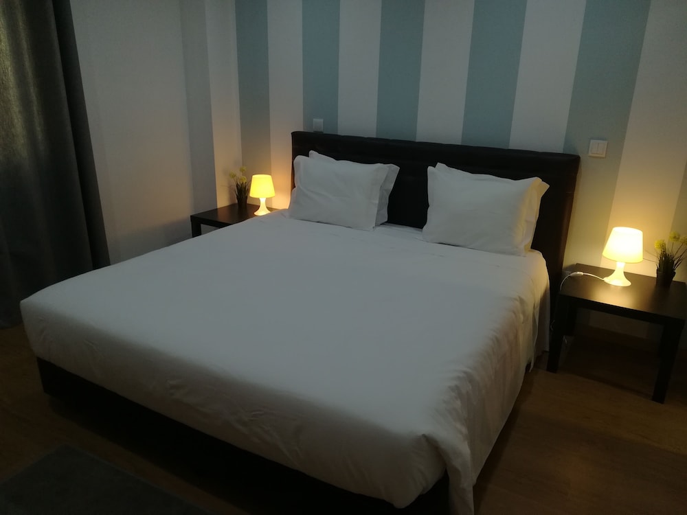City Apartment, 2 Bedrooms photo 3