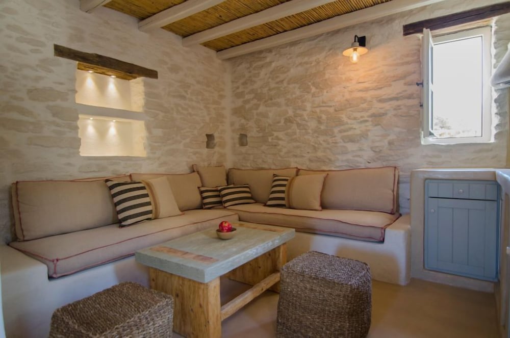 Traditional Studio (Superior) - Photo 14