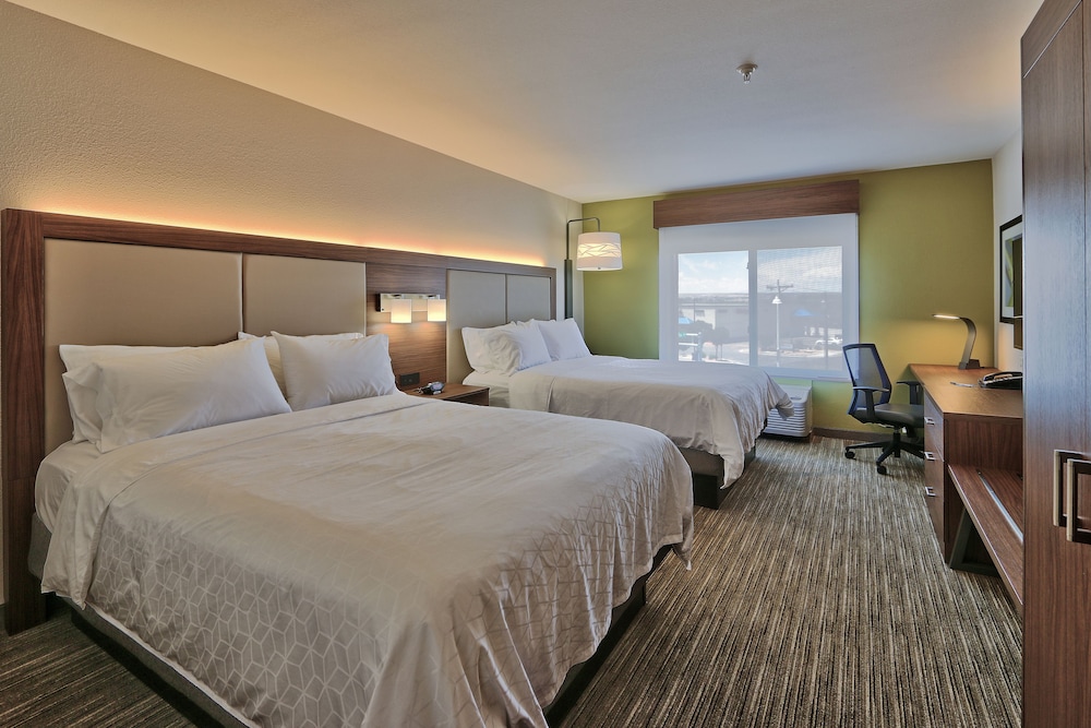 Suite, 1 Bedroom - Photo 2