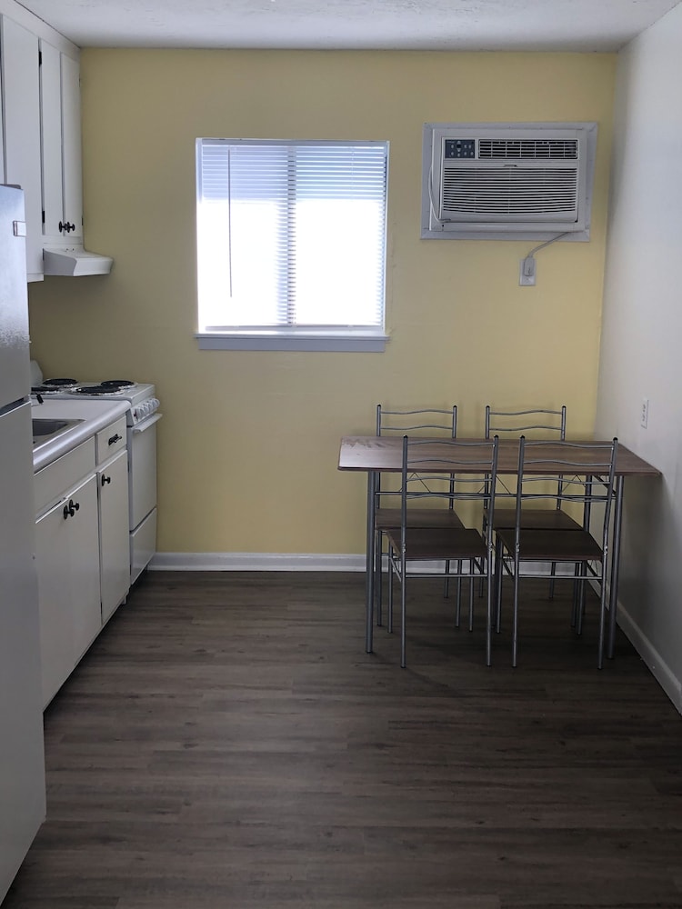 Standard, 2 Queen Beds With Kitchen photo 3