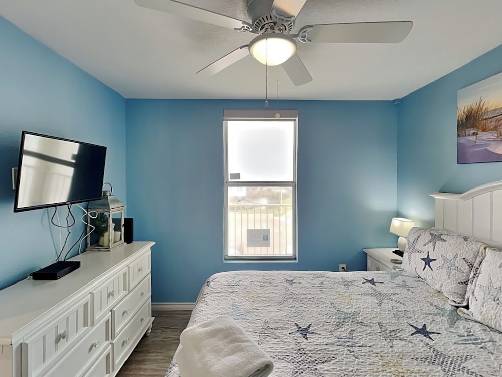 Condo, Multiple Beds, Balcony, Beach View (Gulf'N My Life Away - No Pets Allowed) photo 3