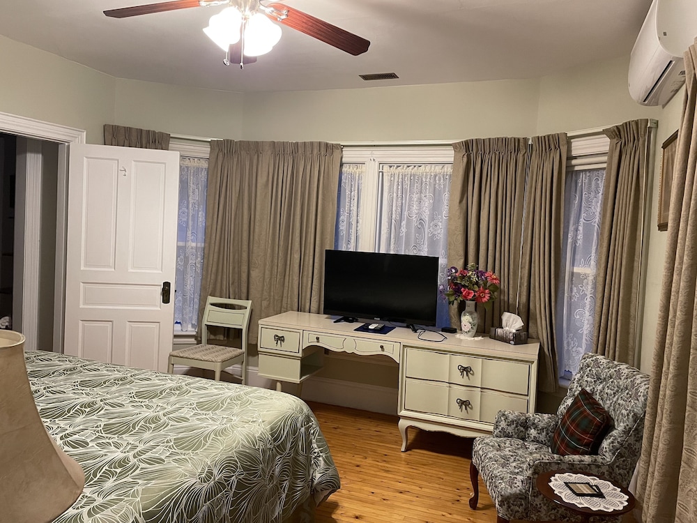 Room 1 Montgomery