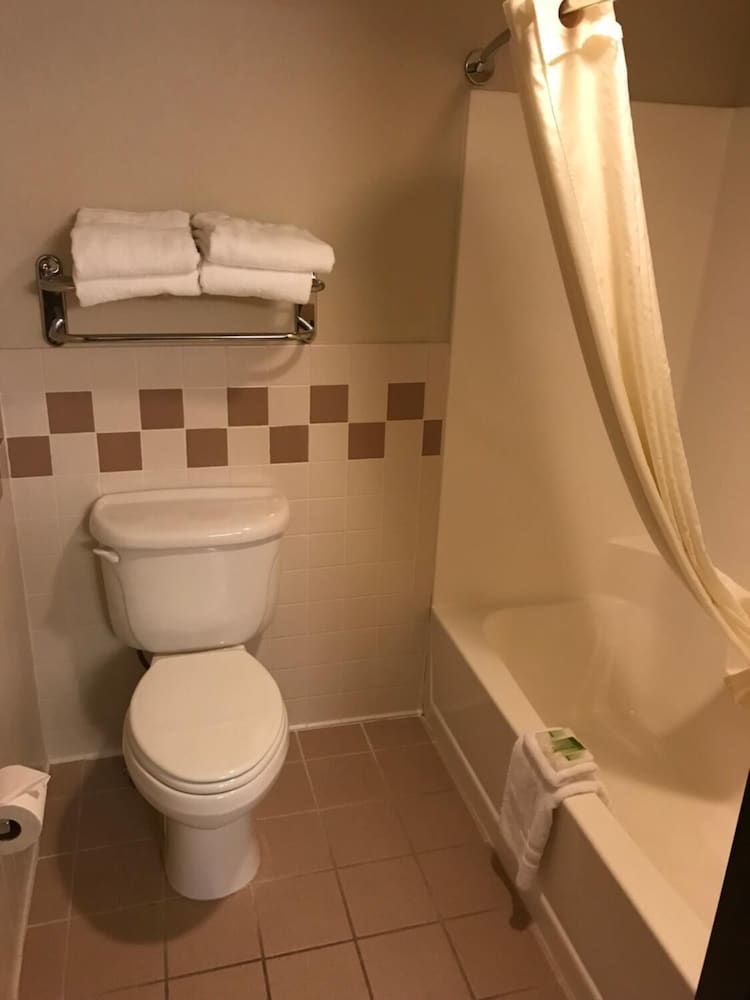 Room, 2 Queen Beds, Non Smoking - Photo 3