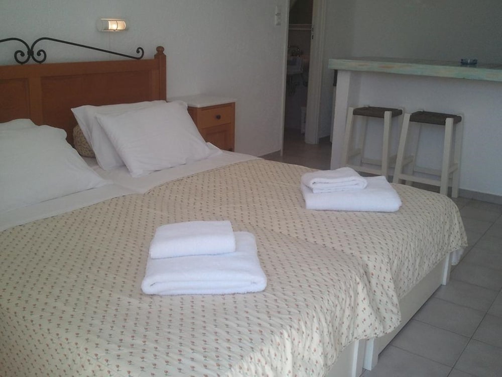 Standard Twin Room - Photo 3