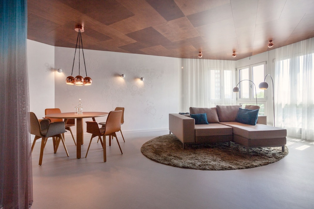 Executive Suite 2 Bedrooms thumbnail 5
