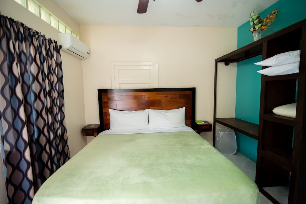 Deluxe Apartment, 1 King Bed, Non Smoking, Kitchen photo 2