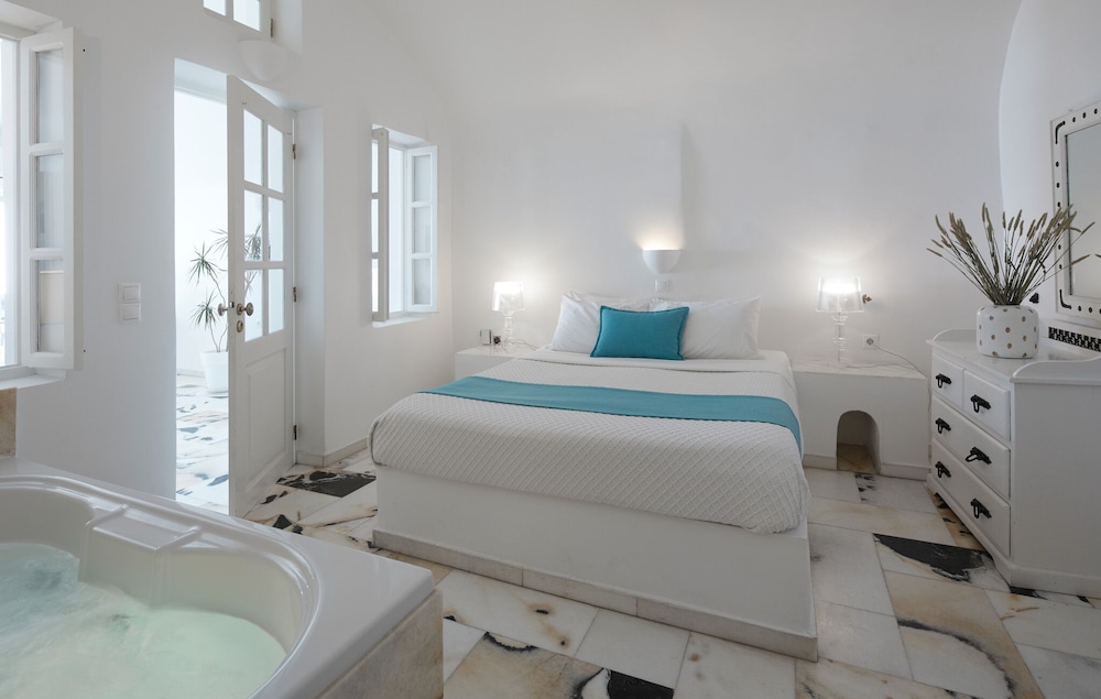 Honeymoon Suite, 1 Bedroom, Jetted Tub, Sea View ( Caldera View) - Photo 1