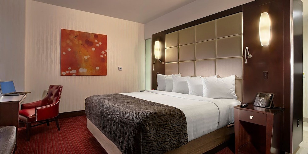 Classic Room, 1 King Bed (Cactus Tower) - Photo 5