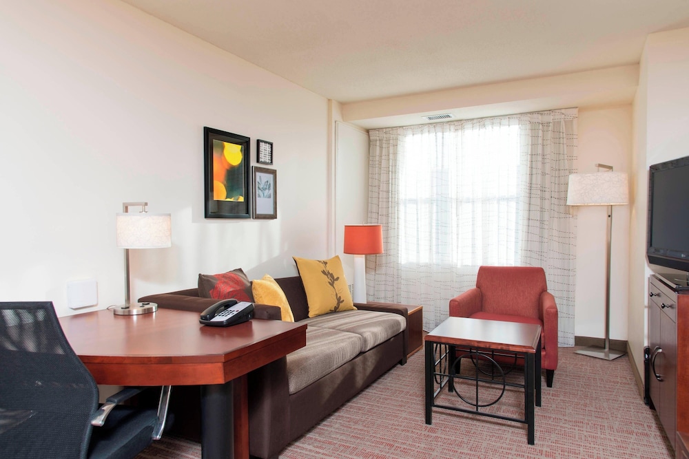 Suite, 2 Bedrooms - Photo 4