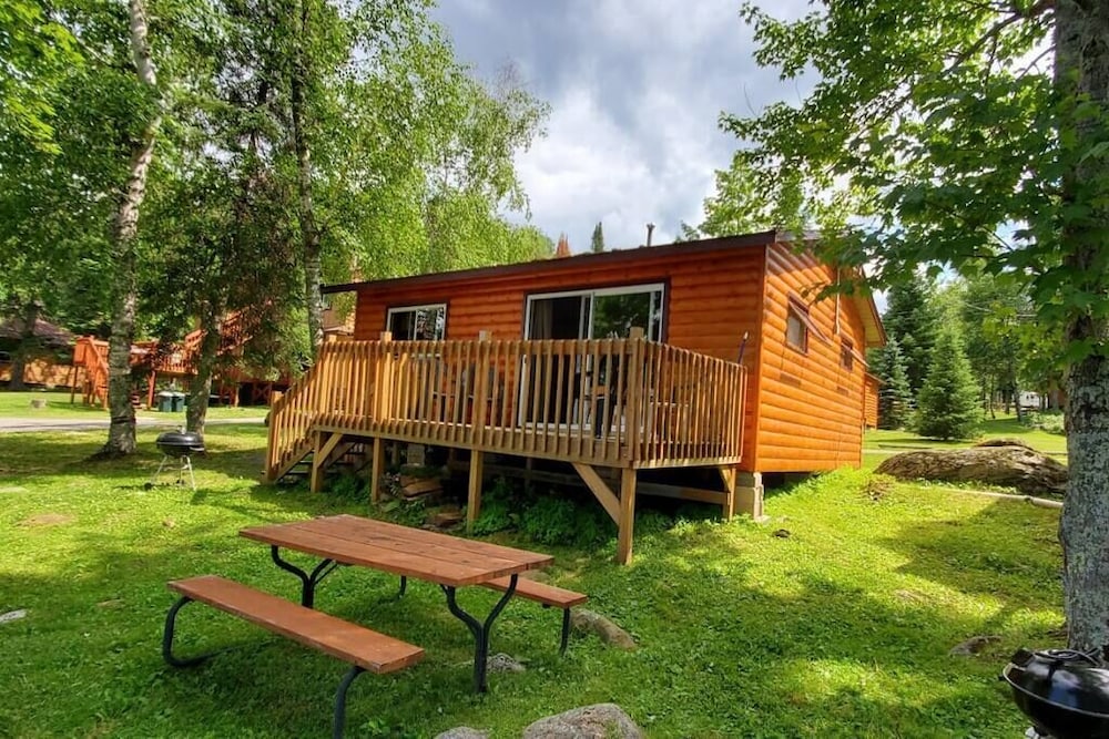 Pelican Cabin-Lakeside 2 Bedroom Pelican Cabin on Kab photo 1