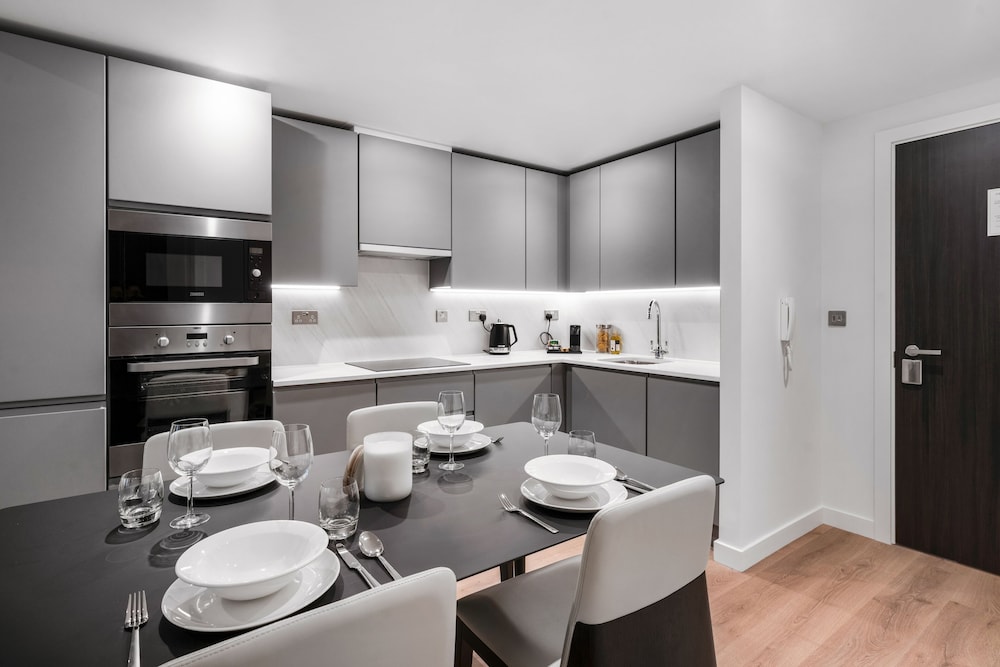 Two Bedroom Premium Apartment - Photo 5