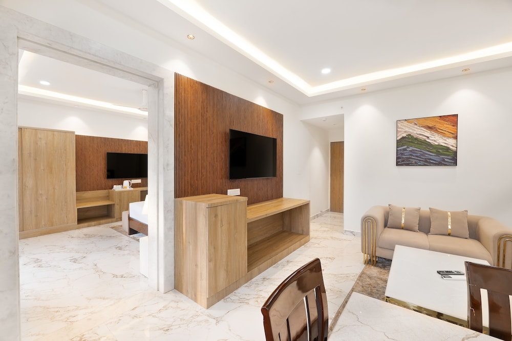 Premium Room With Balcony & Bathtub