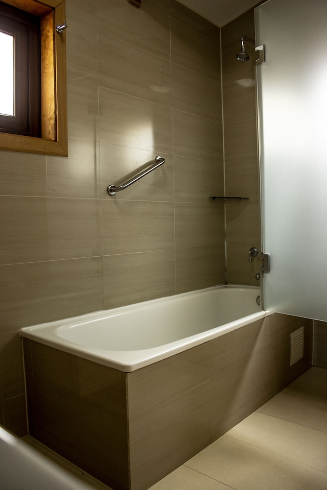Standard Room, 1 Queen Bed