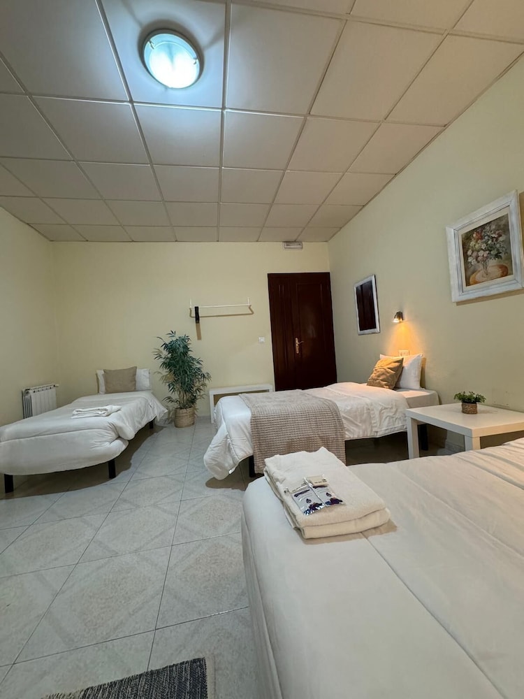 Habitación Triple Estándar, Vista a la Ciudad