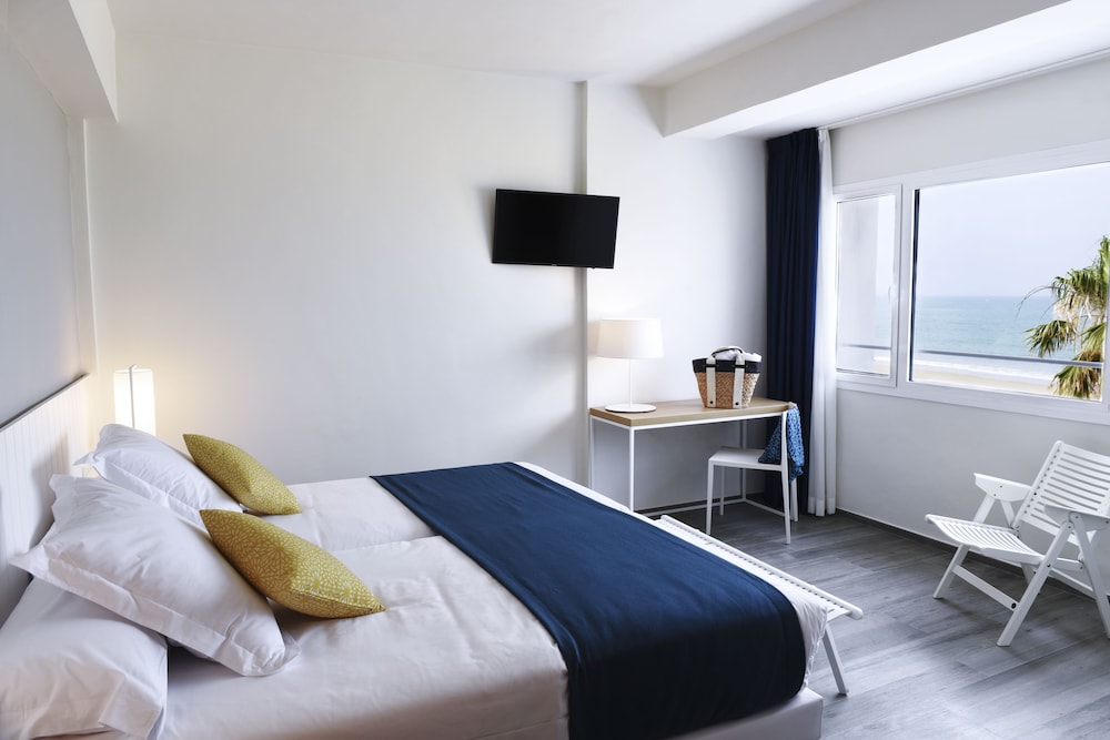 Basic Double Room, Partial Sea View photo 3
