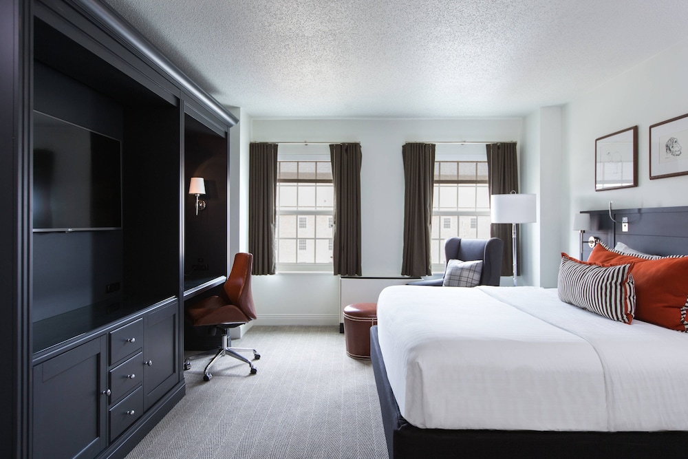 Deluxe Room, 1 King Bed - Photo 1